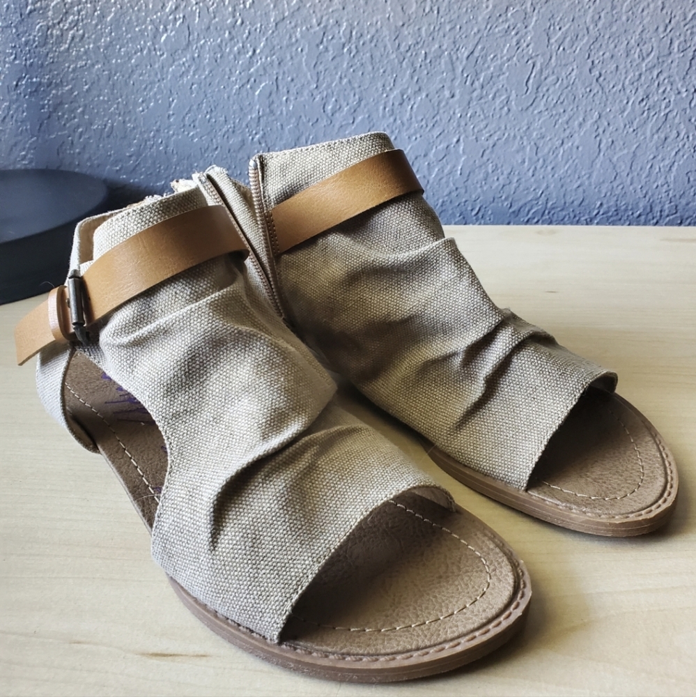 Guppy Love canvas flats